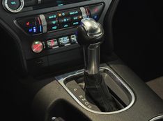 FORD MUSTANG 5.0 GT PREMIUM COUPÉ V8 32V 2017/2018 GRIFFCAR MULTIMARCAS DOIS IRMÃOS / Carros no Vale