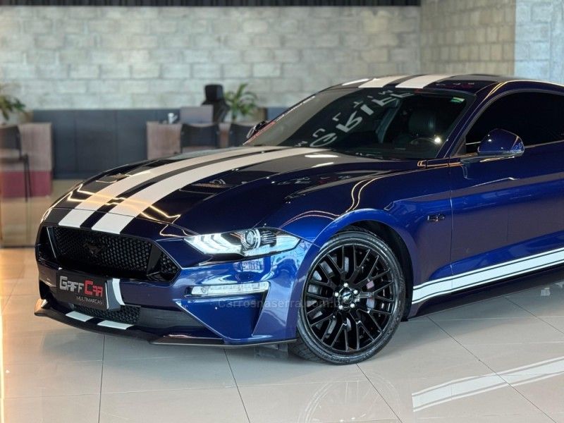FORD MUSTANG 5.0 GT PREMIUM COUPÉ V8 32V 2017/2018 GRIFFCAR MULTIMARCAS DOIS IRMÃOS / Carros no Vale