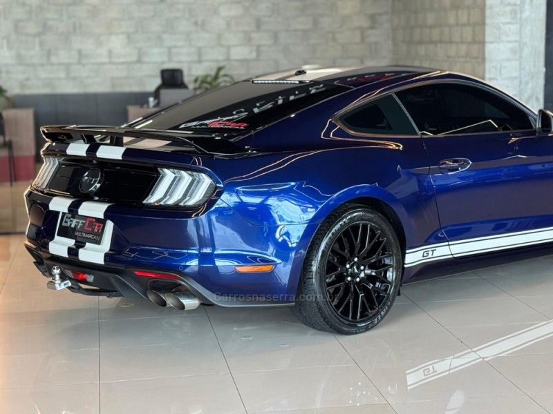 FORD MUSTANG 5.0 GT PREMIUM COUPÉ V8 32V 2017/2018 GRIFFCAR MULTIMARCAS DOIS IRMÃOS / Carros no Vale