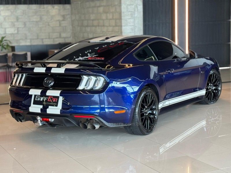 FORD MUSTANG 5.0 GT PREMIUM COUPÉ V8 32V 2017/2018 GRIFFCAR MULTIMARCAS DOIS IRMÃOS / Carros no Vale