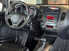 KIA CERATO 1.6 SX3 16V 2013/2014 GRIFFCAR MULTIMARCAS DOIS IRMÃOS / Carros no Vale