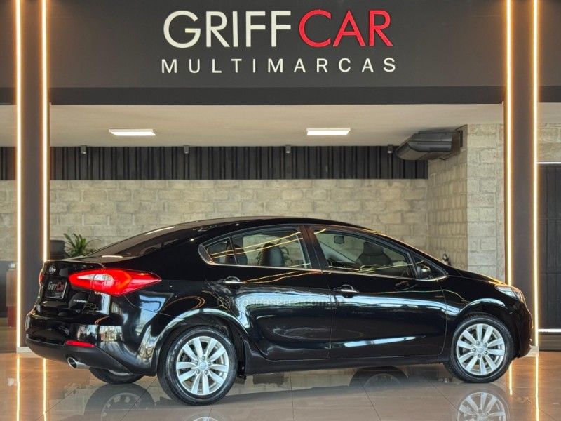 KIA CERATO 1.6 SX3 16V 2013/2014 GRIFFCAR MULTIMARCAS DOIS IRMÃOS / Carros no Vale