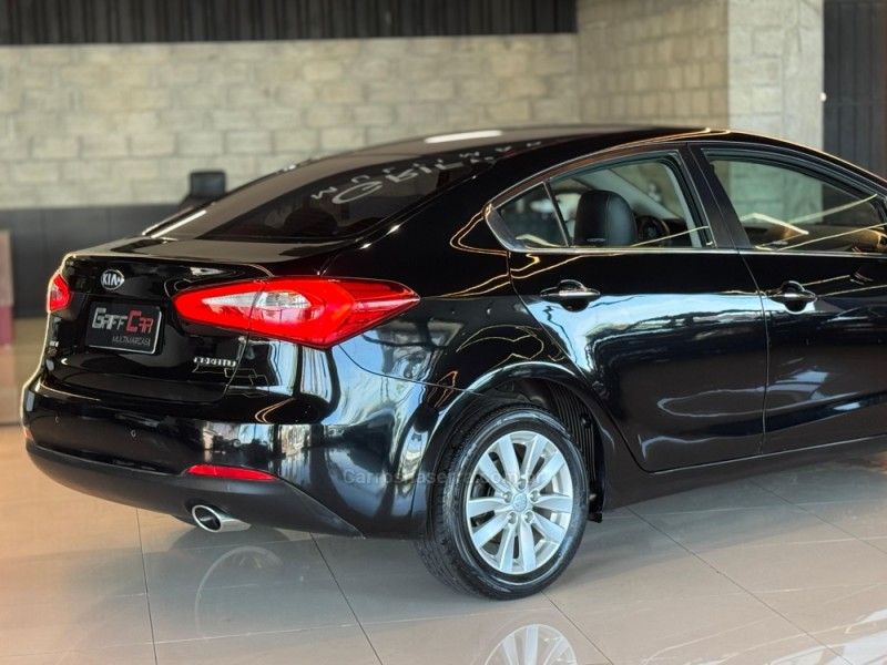 KIA CERATO 1.6 SX3 16V 2013/2014 GRIFFCAR MULTIMARCAS DOIS IRMÃOS / Carros no Vale