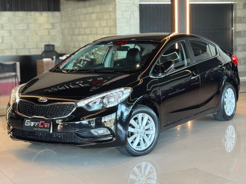 KIA CERATO 1.6 SX3 16V 2013/2014 GRIFFCAR MULTIMARCAS DOIS IRMÃOS / Carros no Vale