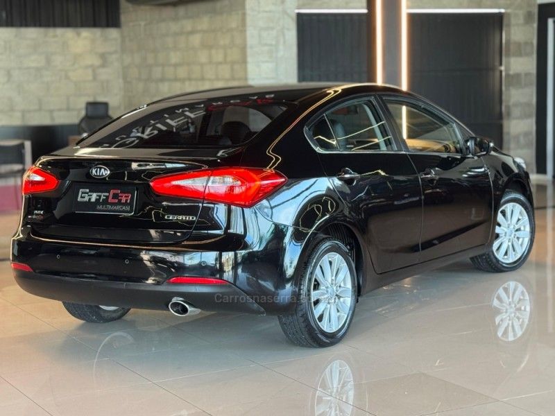 KIA CERATO 1.6 SX3 16V 2013/2014 GRIFFCAR MULTIMARCAS DOIS IRMÃOS / Carros no Vale
