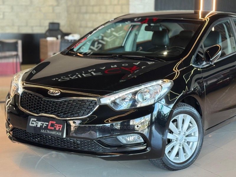 KIA CERATO 1.6 SX3 16V 2013/2014 GRIFFCAR MULTIMARCAS DOIS IRMÃOS / Carros no Vale