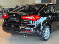 KIA CERATO 1.6 SX3 16V 2013/2014 GRIFFCAR MULTIMARCAS DOIS IRMÃOS / Carros no Vale