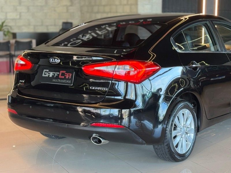 KIA CERATO 1.6 SX3 16V 2013/2014 GRIFFCAR MULTIMARCAS DOIS IRMÃOS / Carros no Vale