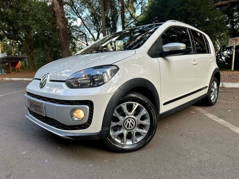 VOLKSWAGEN UP 1.0TSI CROSS 12V 2017/2017 KASPER VEÍCULOS DOIS IRMÃOS / Carros no Vale
