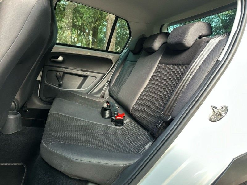 VOLKSWAGEN UP 1.0TSI CROSS 12V 2017/2017 KASPER VEÍCULOS DOIS IRMÃOS / Carros no Vale
