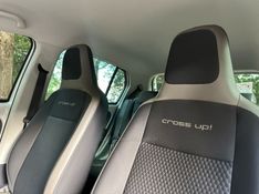 VOLKSWAGEN UP 1.0TSI CROSS 12V 2017/2017 KASPER VEÍCULOS DOIS IRMÃOS / Carros no Vale