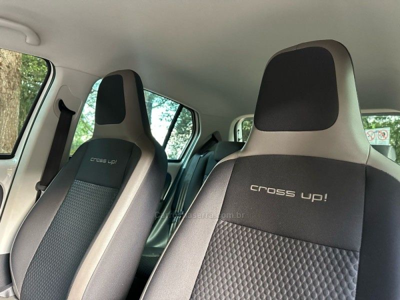 VOLKSWAGEN UP 1.0TSI CROSS 12V 2017/2017 KASPER VEÍCULOS DOIS IRMÃOS / Carros no Vale