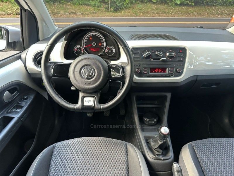 VOLKSWAGEN UP 1.0TSI CROSS 12V 2017/2017 KASPER VEÍCULOS DOIS IRMÃOS / Carros no Vale