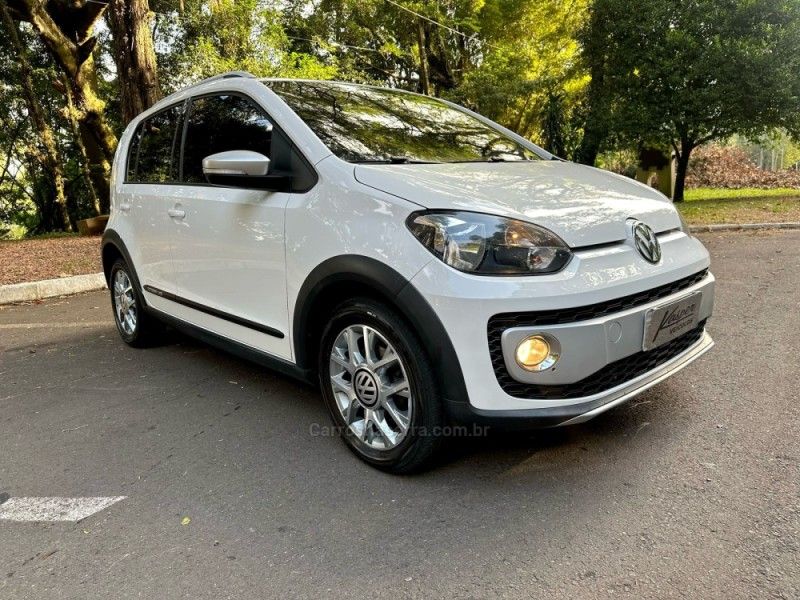 VOLKSWAGEN UP 1.0TSI CROSS 12V 2017/2017 KASPER VEÍCULOS DOIS IRMÃOS / Carros no Vale