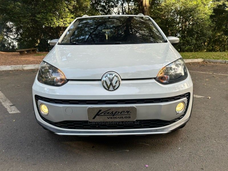 VOLKSWAGEN UP 1.0TSI CROSS 12V 2017/2017 KASPER VEÍCULOS DOIS IRMÃOS / Carros no Vale