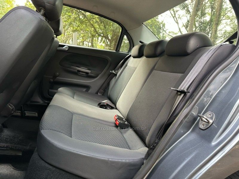 VOLKSWAGEN VOYAGE 1.6 MSI TOTALFLEX 8V 2018/2019 KASPER VEÍCULOS DOIS IRMÃOS / Carros no Vale