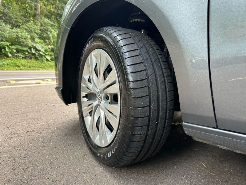 VOLKSWAGEN VOYAGE 1.6 MSI TOTALFLEX 8V 2018/2019 KASPER VEÍCULOS DOIS IRMÃOS / Carros no Vale