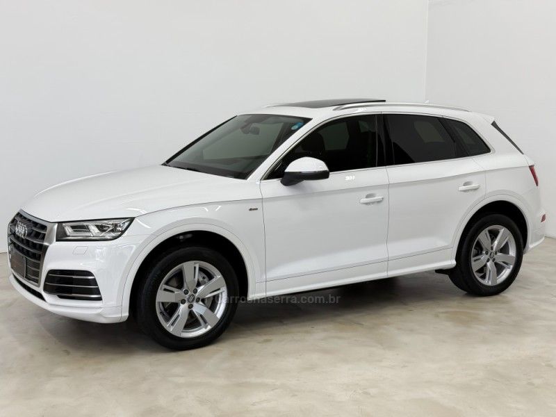 AUDI Q5 2.0 TFSI S-LINE S TRONIC 16V 2020/2020 FOCAR VEÍCULOS CAXIAS DO SUL / Carros no Vale