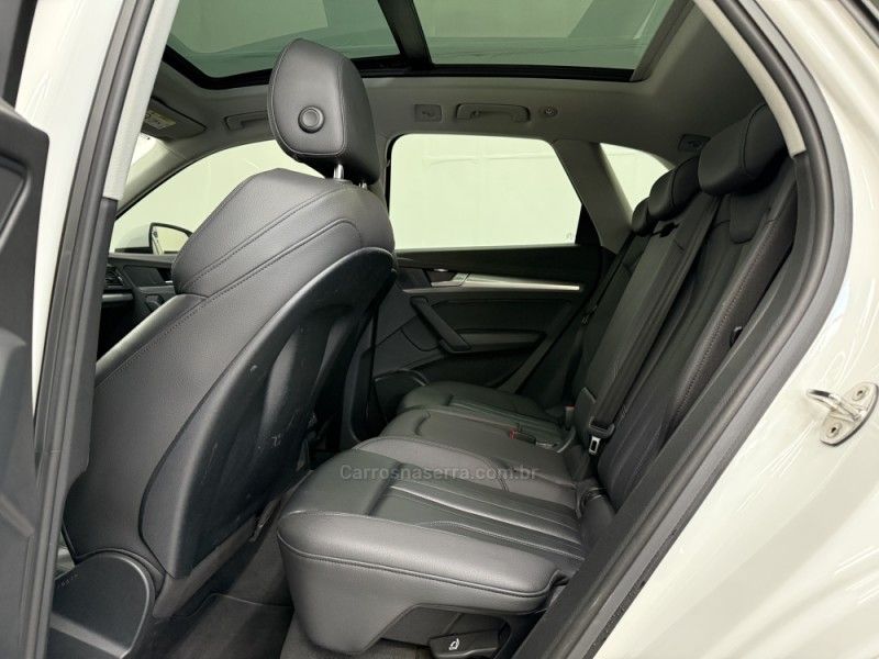 AUDI Q5 2.0 TFSI S-LINE S TRONIC 16V 2020/2020 FOCAR VEÍCULOS CAXIAS DO SUL / Carros no Vale
