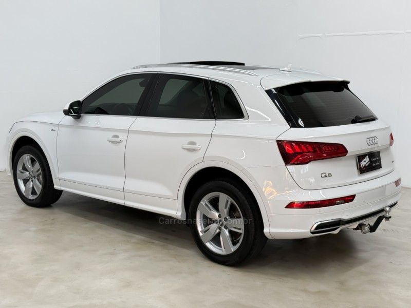 AUDI Q5 2.0 TFSI S-LINE S TRONIC 16V 2020/2020 FOCAR VEÍCULOS CAXIAS DO SUL / Carros no Vale