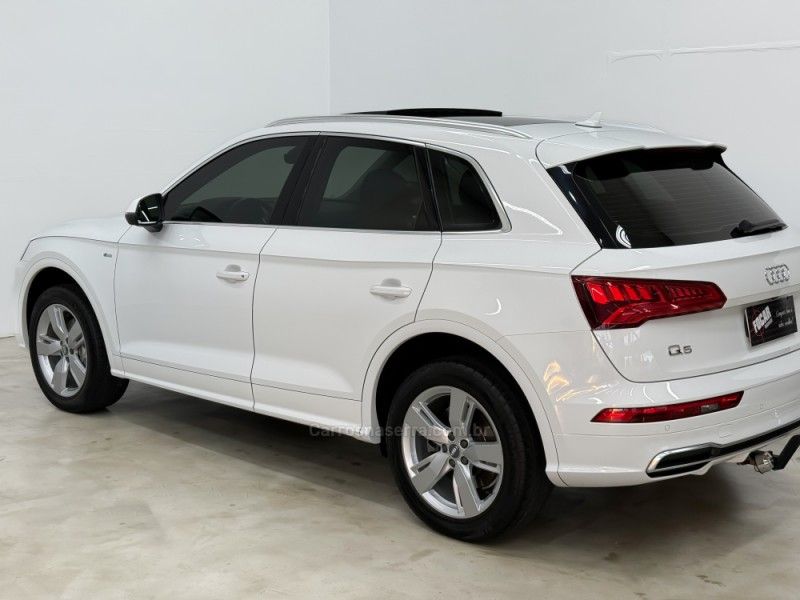 AUDI Q5 2.0 TFSI S-LINE S TRONIC 16V 2020/2020 FOCAR VEÍCULOS CAXIAS DO SUL / Carros no Vale