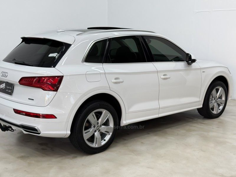 AUDI Q5 2.0 TFSI S-LINE S TRONIC 16V 2020/2020 FOCAR VEÍCULOS CAXIAS DO SUL / Carros no Vale