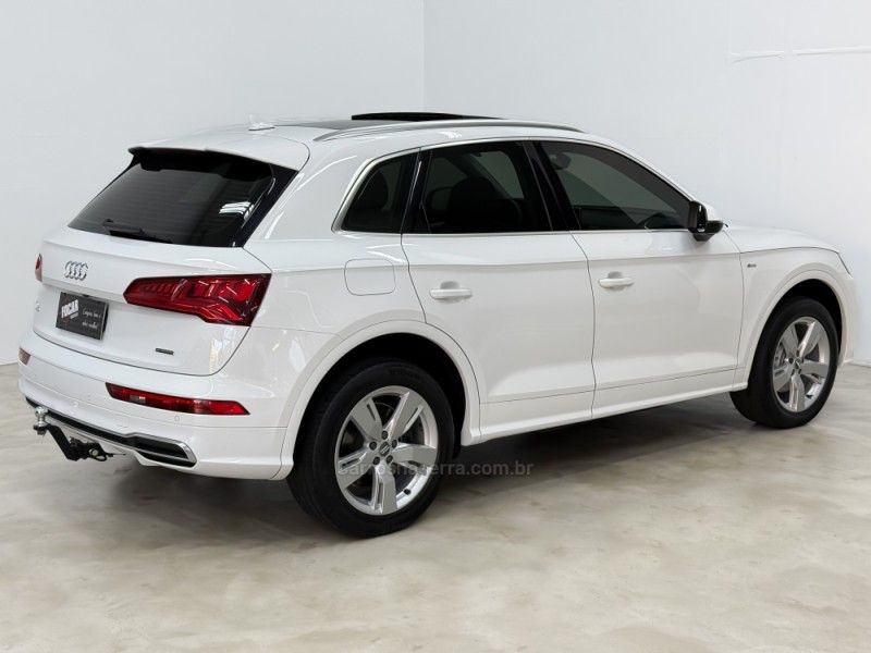 AUDI Q5 2.0 TFSI S-LINE S TRONIC 16V 2020/2020 FOCAR VEÍCULOS CAXIAS DO SUL / Carros no Vale