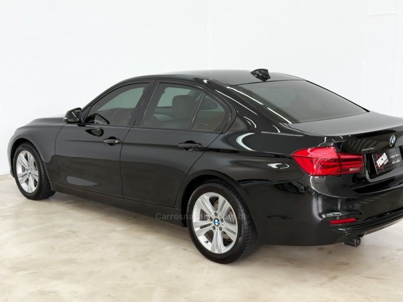 BMW 320I 2.0 16V TURBO ACTIVE 2016/2017 FOCAR VEÍCULOS CAXIAS DO SUL / Carros no Vale