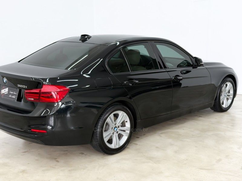BMW 320I 2.0 16V TURBO ACTIVE 2016/2017 FOCAR VEÍCULOS CAXIAS DO SUL / Carros no Vale