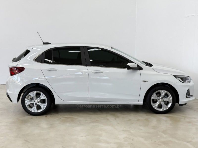 CHEVROLET ONIX 1.0 PREMIER 12V TURBO 2020/2021 FOCAR VEÍCULOS CAXIAS DO SUL / Carros no Vale