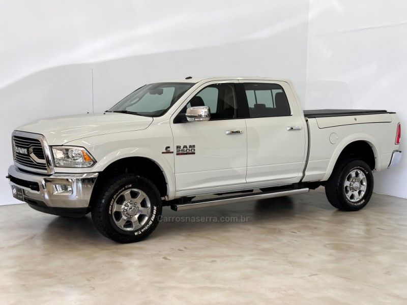 RAM 2500 LARAMIE 6.7 CD 4X4 TDI 2018/2018 FOCAR VEÍCULOS CAXIAS DO SUL / Carros no Vale