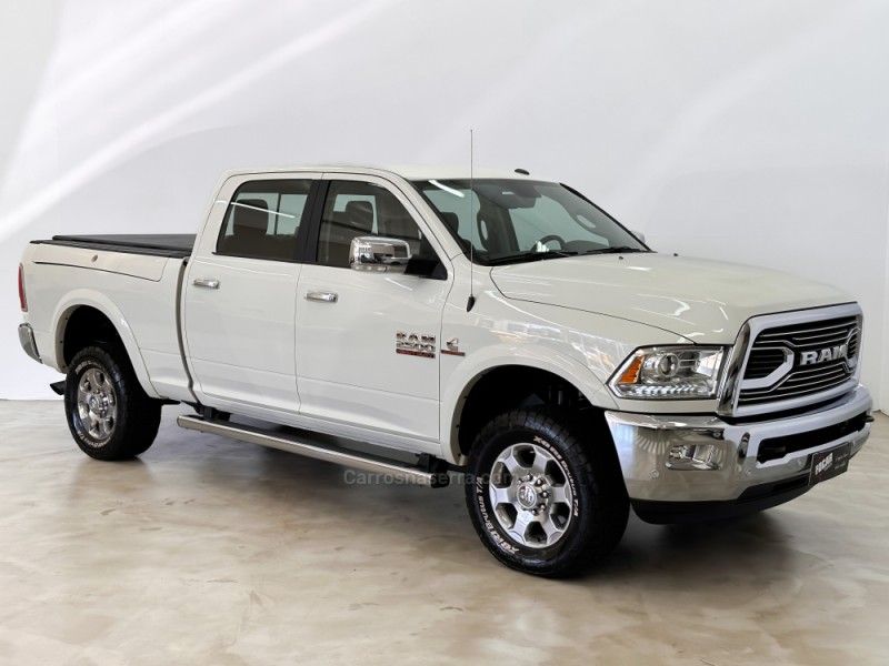 RAM 2500 LARAMIE 6.7 CD 4X4 TDI 2018/2018 FOCAR VEÍCULOS CAXIAS DO SUL / Carros no Vale