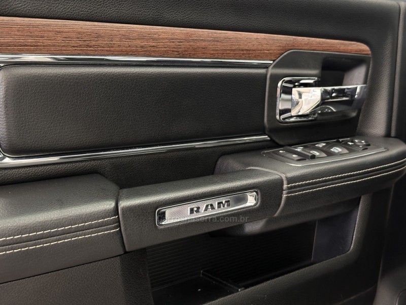RAM 2500 LARAMIE 6.7 CD 4X4 TDI 2018/2018 FOCAR VEÍCULOS CAXIAS DO SUL / Carros no Vale