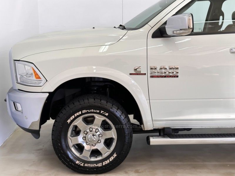 RAM 2500 LARAMIE 6.7 CD 4X4 TDI 2018/2018 FOCAR VEÍCULOS CAXIAS DO SUL / Carros no Vale