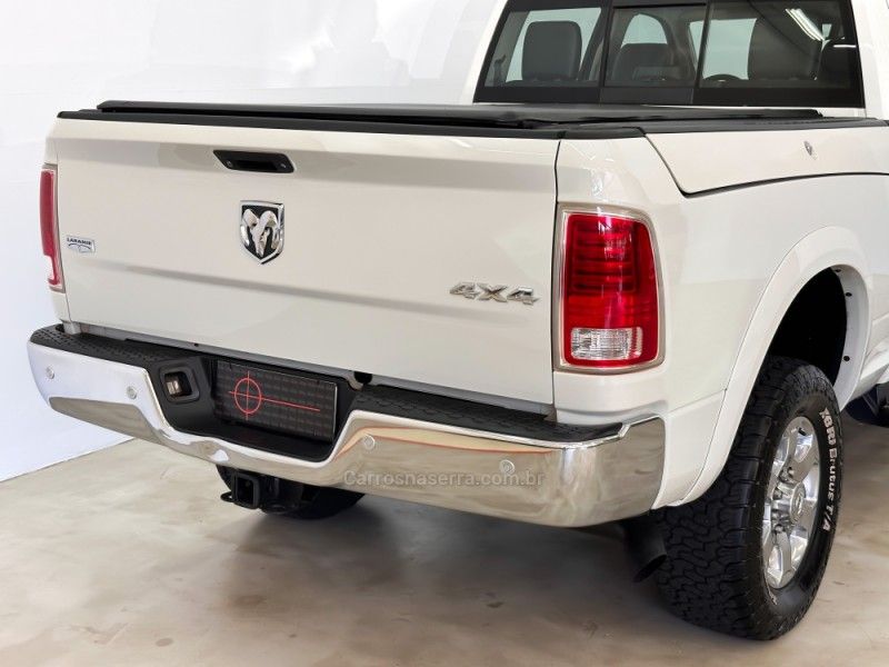 RAM 2500 LARAMIE 6.7 CD 4X4 TDI 2018/2018 FOCAR VEÍCULOS CAXIAS DO SUL / Carros no Vale