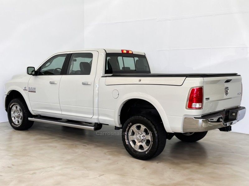 RAM 2500 LARAMIE 6.7 CD 4X4 TDI 2018/2018 FOCAR VEÍCULOS CAXIAS DO SUL / Carros no Vale