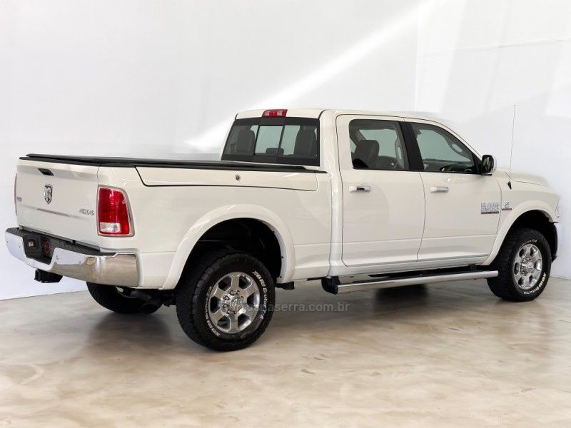 RAM 2500 LARAMIE 6.7 CD 4X4 TDI 2018/2018 FOCAR VEÍCULOS CAXIAS DO SUL / Carros no Vale