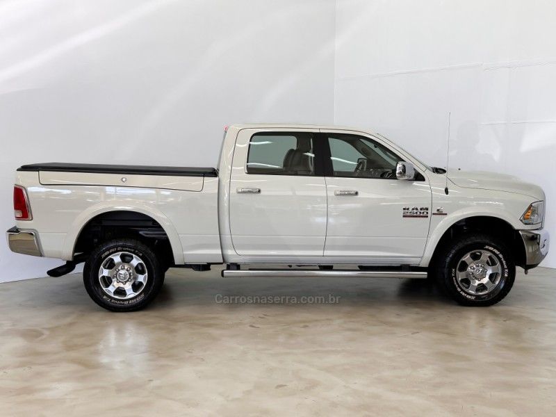 RAM 2500 LARAMIE 6.7 CD 4X4 TDI 2018/2018 FOCAR VEÍCULOS CAXIAS DO SUL / Carros no Vale
