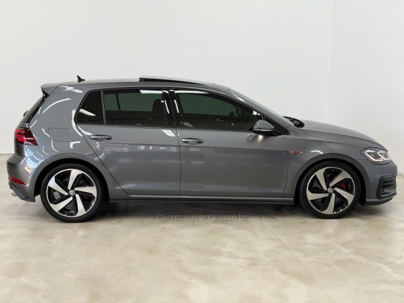 VOLKSWAGEN GOLF 2.0 TSI GTI 16V TURBO 2019/2019 FOCAR VEÍCULOS CAXIAS DO SUL / Carros no Vale