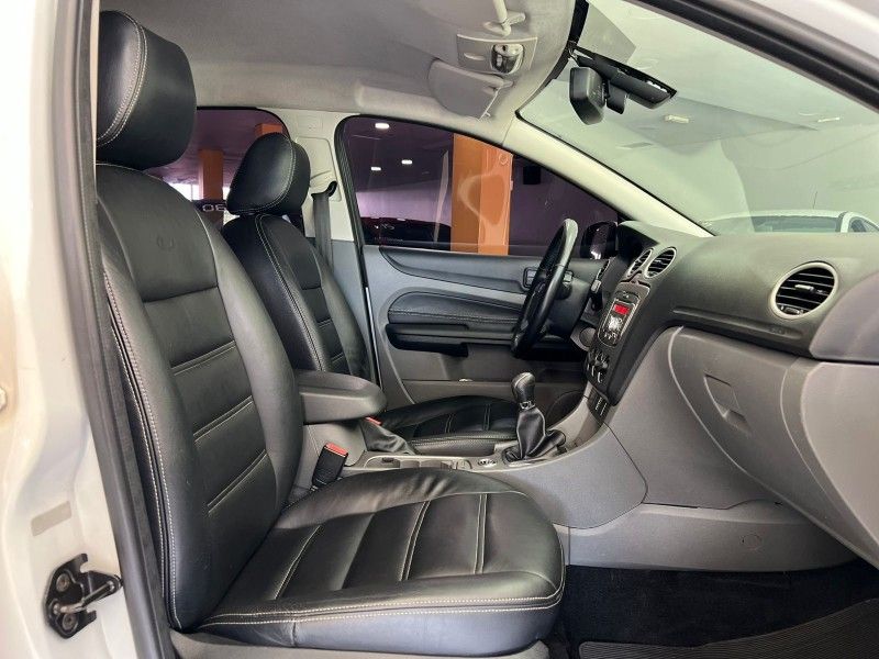 FORD FOCUS 2.0 GLX 16V 2013/2013 PRIME MULTIMARCAS CAXIAS DO SUL / Carros no Vale