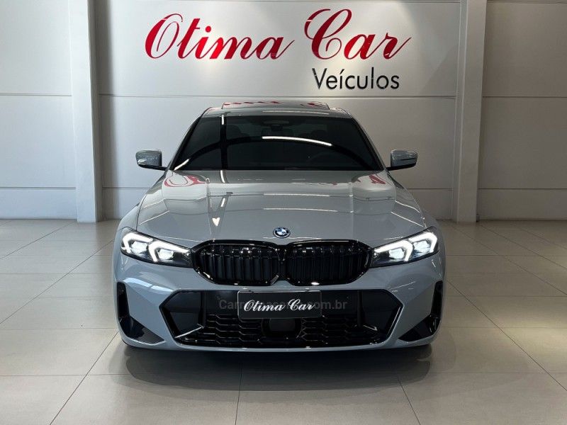 BMW 330E 2.0 M SPORT 16V TURBO HÍBRIDO 2025/2025 ÓTIMA CAR FLORES DA CUNHA / Carros no Vale