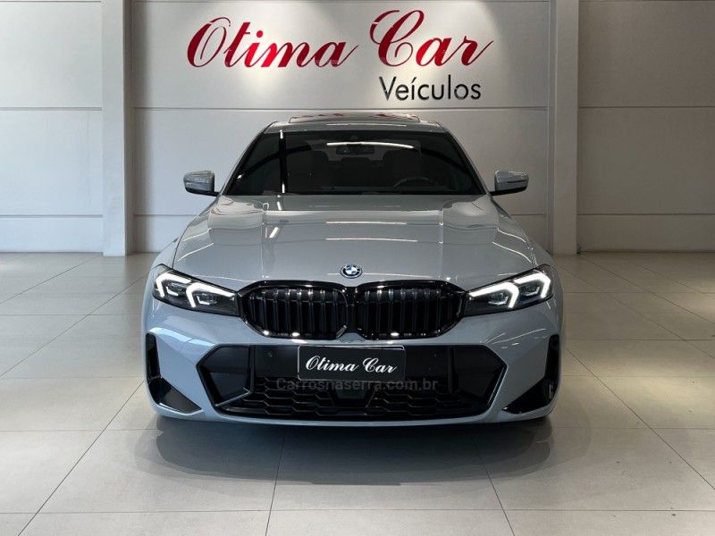 BMW 330E 2.0 M SPORT 16V TURBO HÍBRIDO 2022/2023 ÓTIMA CAR FLORES DA CUNHA / Carros no Vale