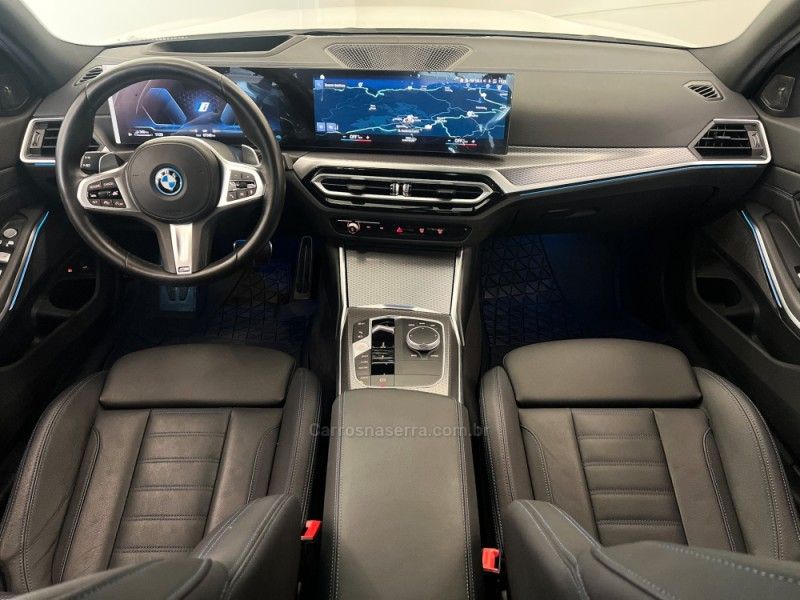 BMW 330E 2.0 M SPORT 16V TURBO HÍBRIDO 2023/2024 ÓTIMA CAR FLORES DA CUNHA / Carros no Vale