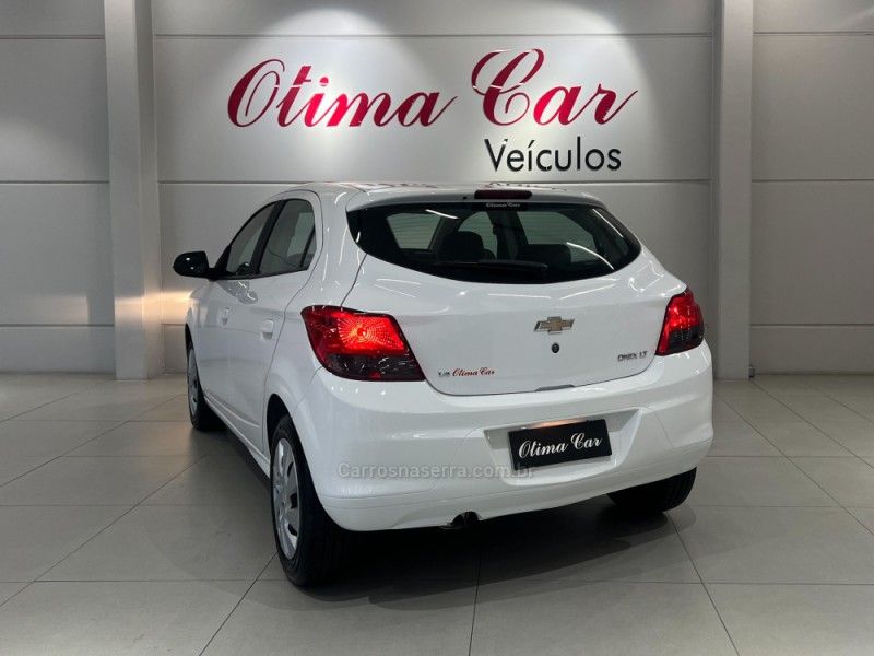 CHEVROLET ONIX 1.4 MPFI LT 8V 2015/2016 ÓTIMA CAR FLORES DA CUNHA / Carros no Vale
