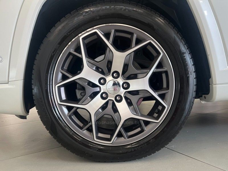 JEEP COMMANDER 1.3 OVERLAND T270 16V 4X2 TURBO 2023/2023 ÓTIMA CAR FLORES DA CUNHA / Carros no Vale