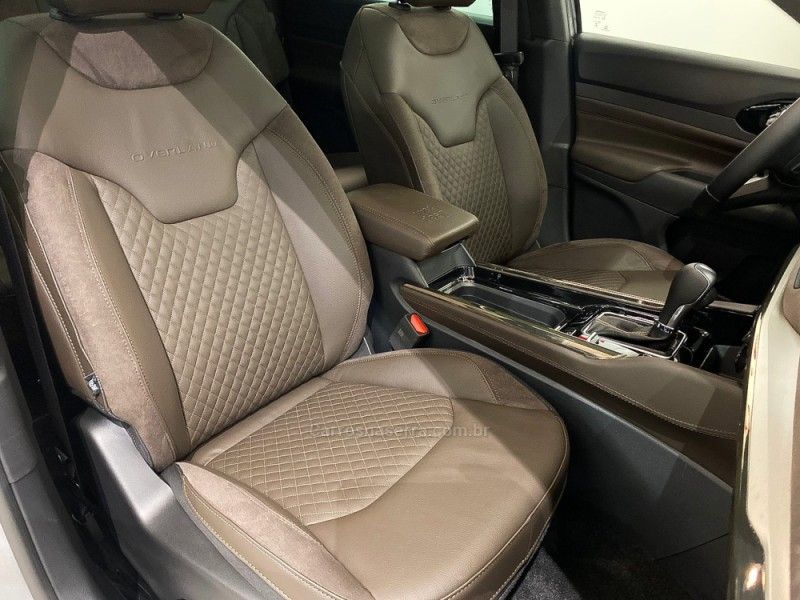 JEEP COMMANDER 2.0 OVERLAND HURRICANE 4X4 TURBO 2025/2025 ÓTIMA CAR FLORES DA CUNHA / Carros no Vale