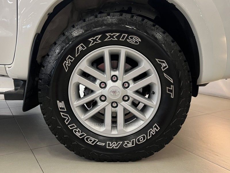 TOYOTA HILUX 3.0 SRV TOP 4X4 CD 16V TURBO INTERCOOLER 2012/2013 ÓTIMA CAR FLORES DA CUNHA / Carros no Vale