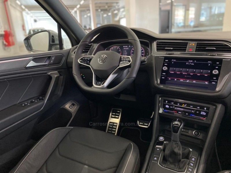 VOLKSWAGEN TIGUAN 2.0 ALLSPACE R-LINE 300 TSI 2024/2025 ÓTIMA CAR FLORES DA CUNHA / Carros no Vale