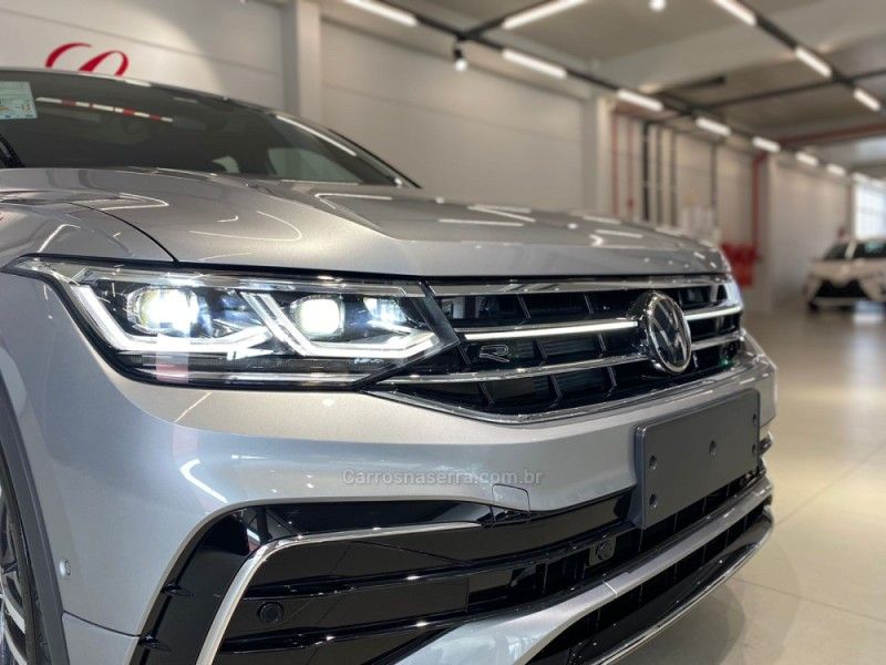 VOLKSWAGEN TIGUAN 2.0 ALLSPACE R-LINE 300 TSI 2024/2025 ÓTIMA CAR FLORES DA CUNHA / Carros no Vale