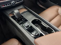 VOLVO XC60 2.0 T8 RECHARGE PLUS AWD HIBRIDO 2022/2023 ÓTIMA CAR FLORES DA CUNHA / Carros no Vale